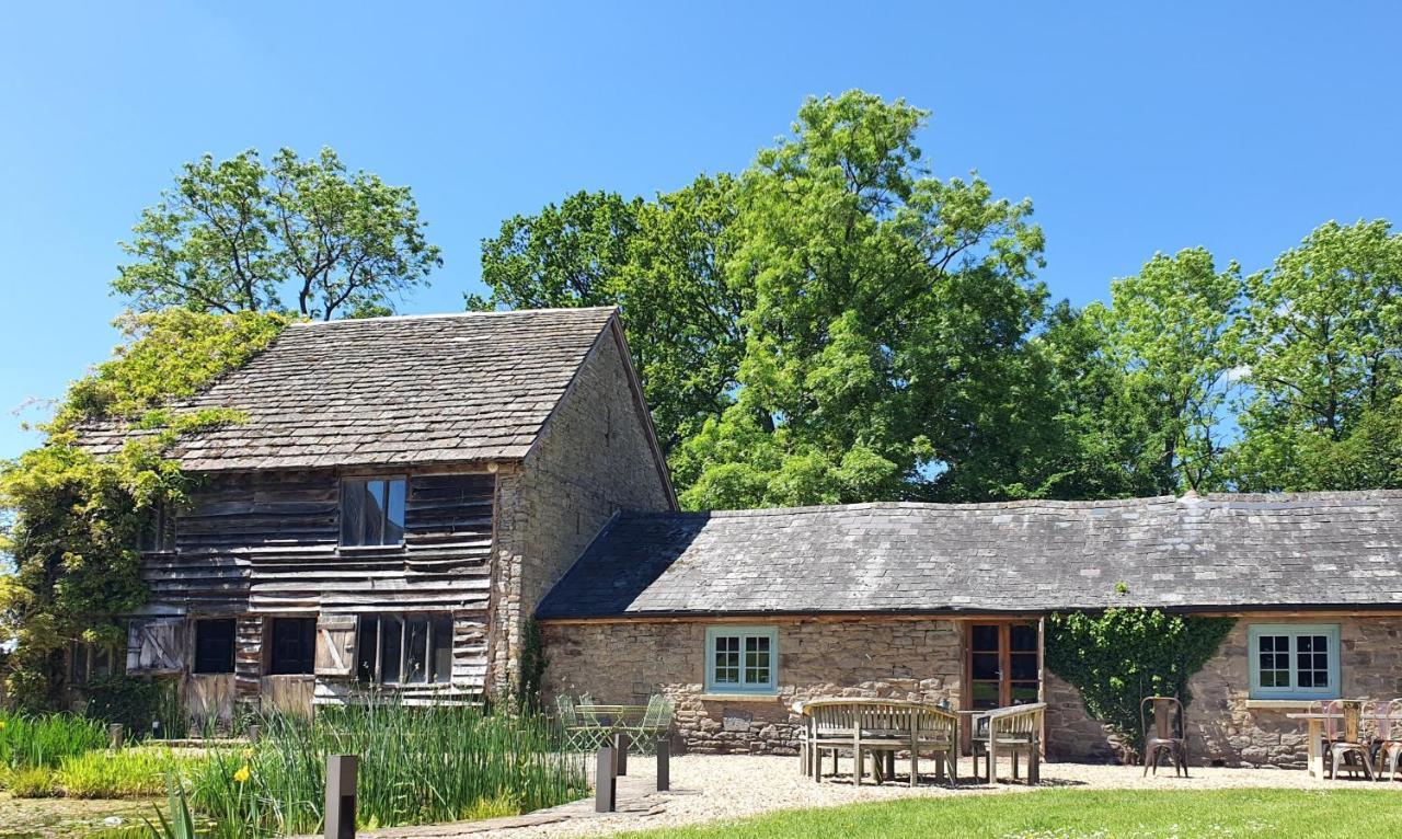 The Threshing Barn At Penrhos Court Villa Кингтън Екстериор снимка